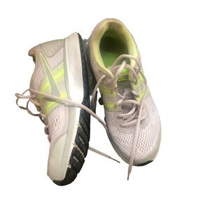 Women’s White Nike  Zoom Size 9 in Excellent Used Condition